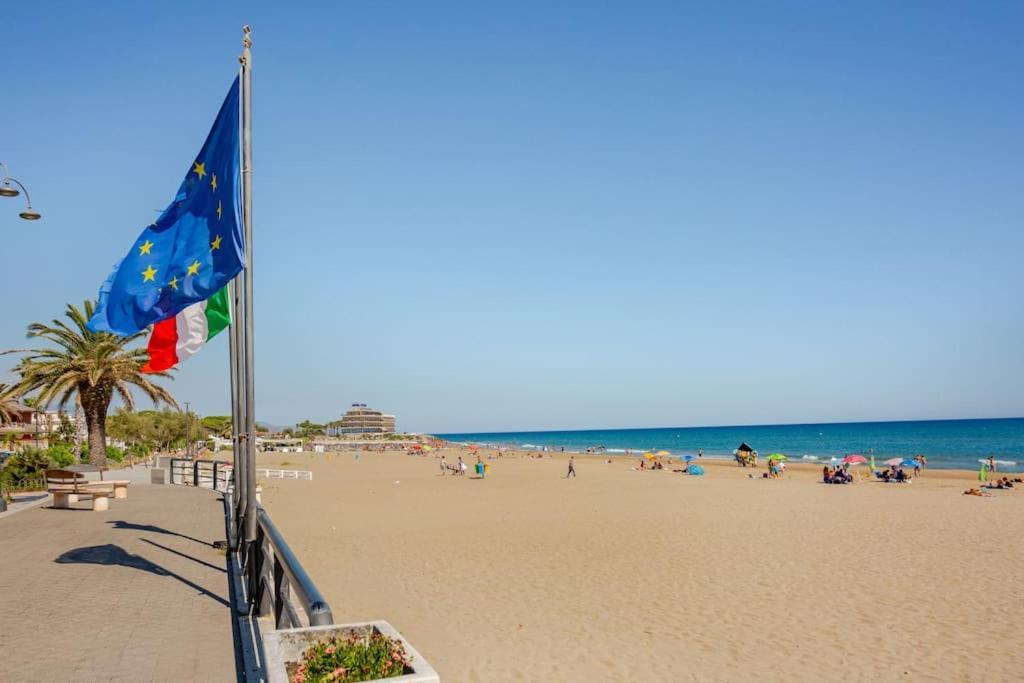 Ferienwohnung Casa Al Mare - Lido Terracina Exterior foto